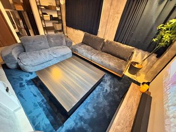 ハルカゼテラス　天満 ハルカゼ天満3号　プレミアムラウンジ🍷の室内の写真