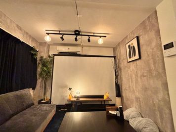 ハルカゼテラス　天満 ハルカゼ天満3号　プレミアムラウンジ🍷の室内の写真