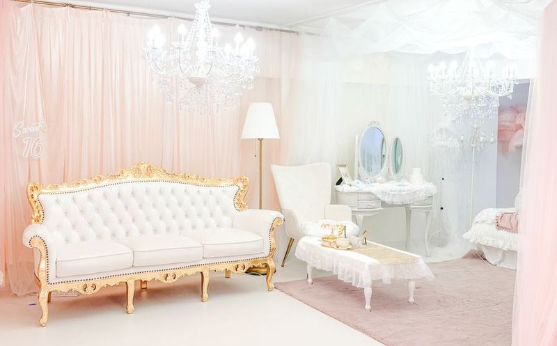 ソファー・ドレッサー - sweet16studio湘南茅ケ崎 推し活・生誕祭撮影スタジオ♡sweet16studio湘南茅ケ崎の室内の写真