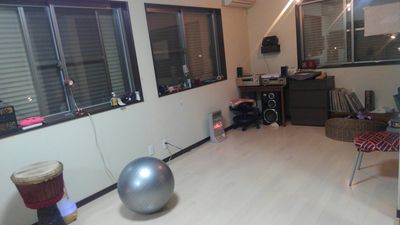 一軒家 一軒家にある　南向き　空間の室内の写真