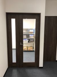 やなぎ美装　2階 レンタルスペースの入口の写真