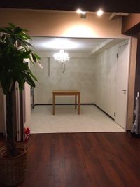 おケイコのカルサロスタジオサロン スタジオ＋小スペース！ダンスやヨガ、使い方いろいろ多目的スタジオの室内の写真