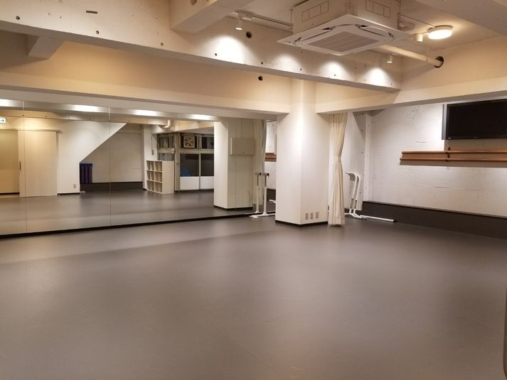 地下1階スタジオ入り口からの視点 - 原宿ダンススタジオ 原宿ダンススタジオ　SHIN RENTAL STUDIOの室内の写真