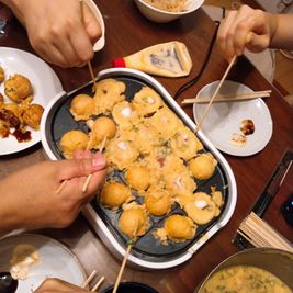 たこ焼きパーティ - さいたま市Shikate レンタルリビングの室内の写真