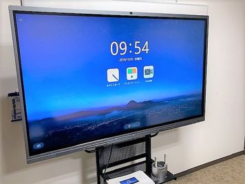BIZcomfort大阪江戸堀 8名用貸会議室の設備の写真