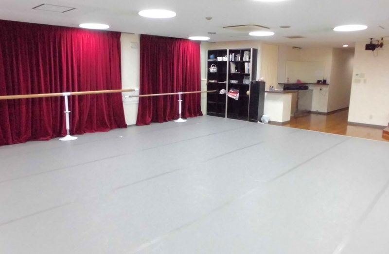 中村隆彦ダンススタジオ浅草千束 広いダンススタジオですの室内の写真