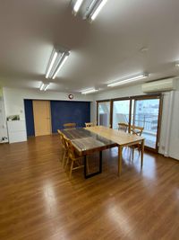 勾当台ハイツ サロンスペースの室内の写真