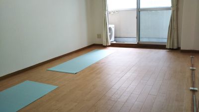 ヨガマットも無料で使えます。 - スタジオ　カノン　東町店 ダンススタジオの室内の写真