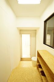 【渋谷】宮益坂十間スタジオ 防音個室スペースAの設備の写真