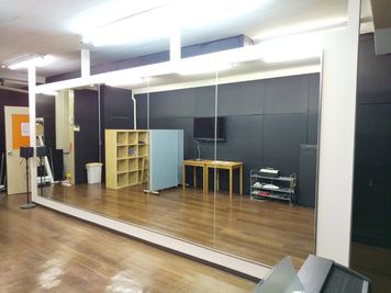 秋葉原スタジオ Tera-coya（てらこや） 3F音響・ダンスフロアの室内の写真