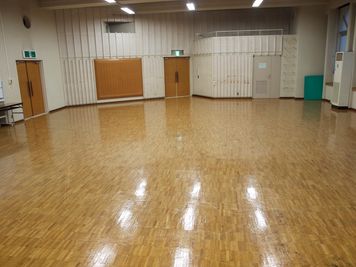 横浜YWCA会館 3Fホールの室内の写真