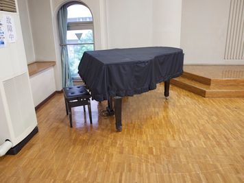 横浜YWCA会館 3Fホールの室内の写真