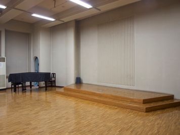 横浜YWCA会館 3Fホールの室内の写真