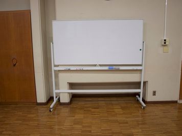 横浜YWCA会館 3Fホールの室内の写真