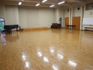 横浜YWCA会館 3Fホールの室内の写真