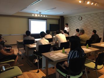 セミナー - 株式会社テクネス ABルームの室内の写真