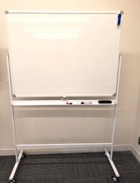 ホワイトボード完備（180㎝×90㎝） - ★マルチアクセス貸会議室＠アキバの設備の写真