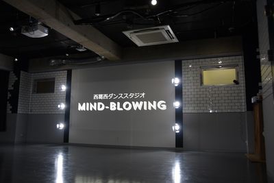 背面のスポットライトを浴びながら踊ることができます。 - mind-blowing レンタルダンススタジオの室内の写真