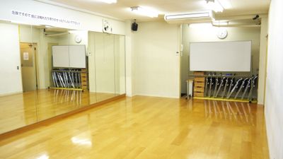 秋葉原スタジオ Tera-coya（てらこや） ５Fダンスレッスンフロアの室内の写真