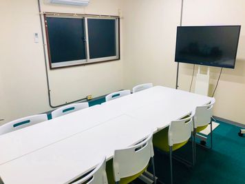 Meeting space 梅 貸し会議室の室内の写真