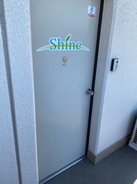 Shine ネイル・脱毛・フェイシャルサロンの入口の写真