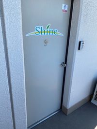 Shine ネイル・脱毛・フェイシャルサロンの入口の写真