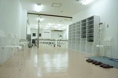 レンタルスペースフォレスト 会議セミナー、教室、物販展示会の室内の写真
