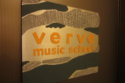 ヴァーヴミュージックスクール Aスタジオの入口の写真