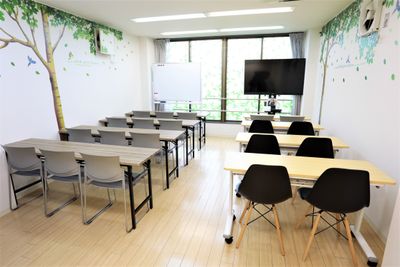 京都 西大路駅徒歩４分の中規模会議室・最大２０名まで使用可能で会議やスクール、音出し利用も可！多彩な用途で使用できます☆ - ｉランドん　西大路駅前八条