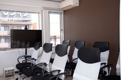 GS横浜東口会議室の室内の写真