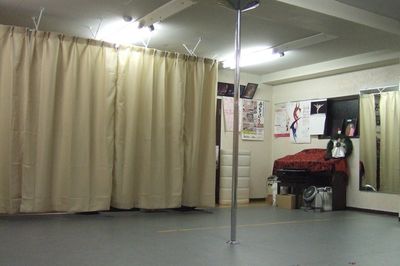 【貸しスタジオ】博多S.D.B 20名用個室スタジオの室内の写真