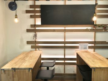 アタリ　ギャラリーカフェバー 多目的スペースの室内の写真