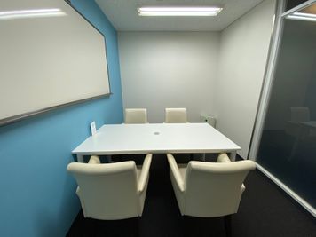 コンファレンス東京(新宿） MeetingRoomB※～5名の室内の写真