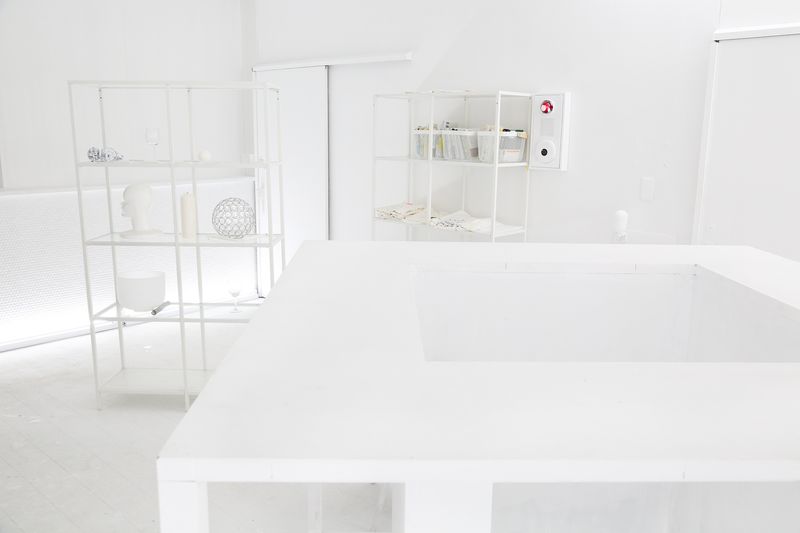 1月末で閉店/真っ白の光の空間/備品充実/ コスプレ - White Out