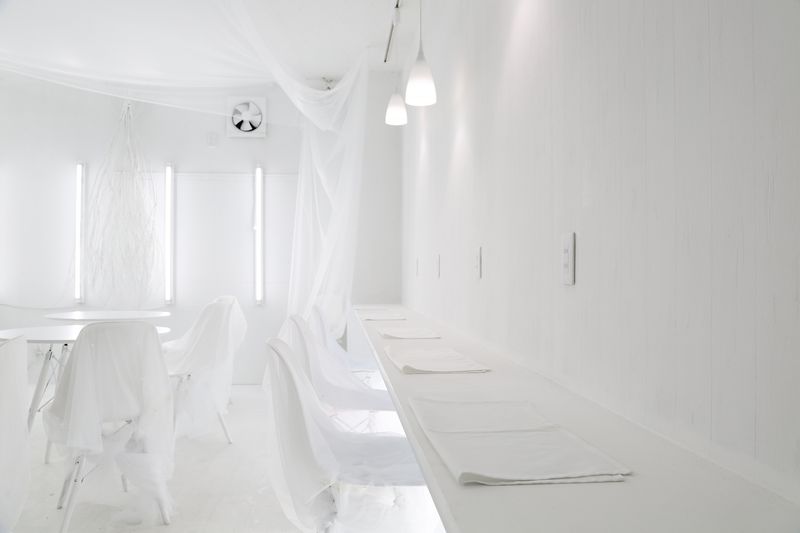 1月末で閉店/真っ白の光の空間/備品充実/ コスプレ - White Out