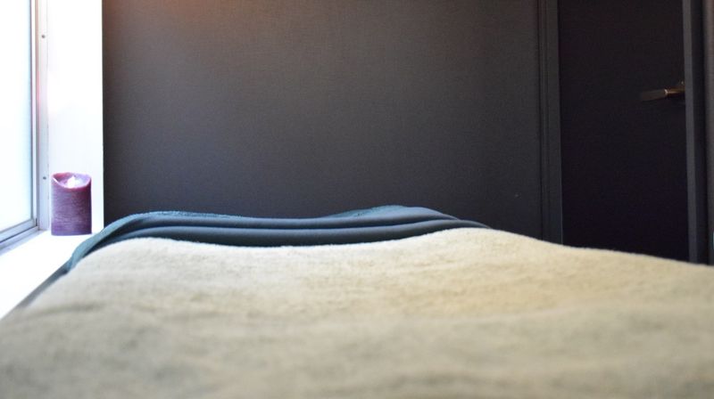 個室smart /まつエク/フェイシャル/ヘッド - レンタルシェアサロンUZI銀座