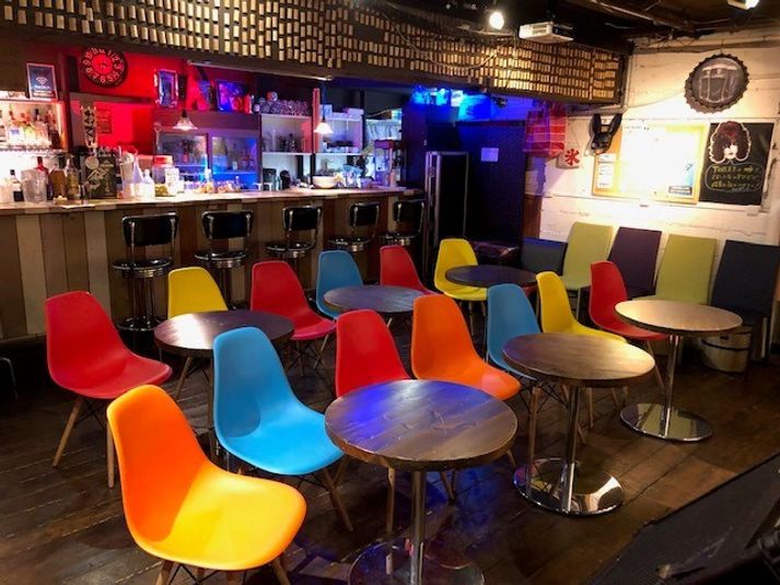 ライブもできるバー - アルティカセブン