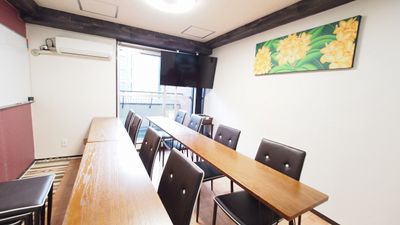 教室向けレイアウト - 貸し会議室【モルディブ】 渋谷少人数利用可レンタルスペースの室内の写真