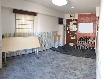 CAFE SPACE新宿・角部屋 社会的距離を保つ貸しスペースの室内の写真