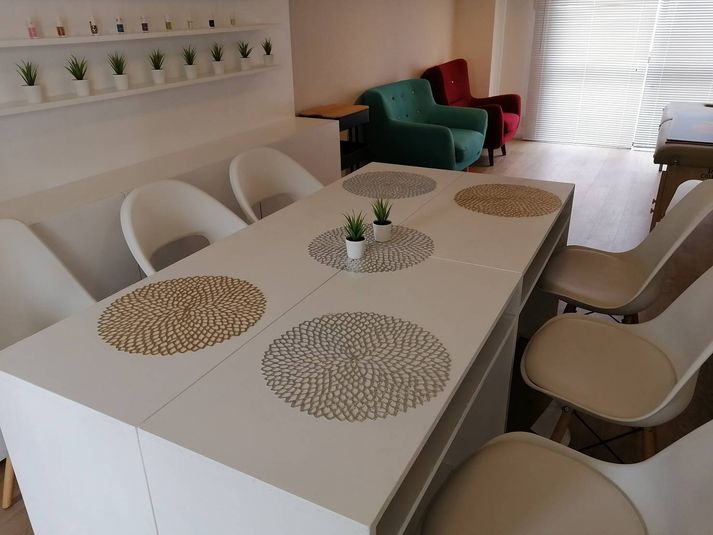 ★おしゃれなスペース  wifi - Blanc Blanc 大名 