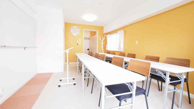 教室・講習会向けレイアウト - 【HIDAMARI】渋谷貸会議室 WiFi電源おしゃれ 女性に人気の室内の写真