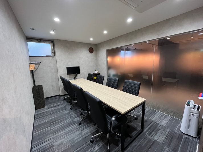 広々とした完全個室の会議室⭐ - ビズコンフォート仙台クリスロード 8名用会議室の室内の写真