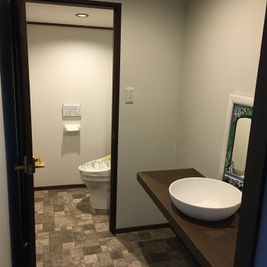 洗面所とトイレ。 - 古民家スペースかえるての室内の写真