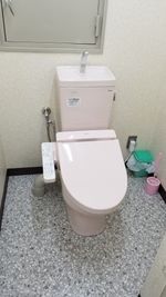 トイレ　男女別 - 【アズール】池袋おしゃれ貸会議室 WiFi大型モニタホワイトボードの設備の写真