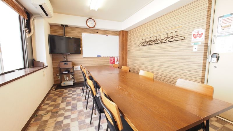 ワイナリーをイメージしたレンタルスペース - 【ワイナリー】横浜の貸し会議室 WiFi大型モニタホワイトボードの室内の写真