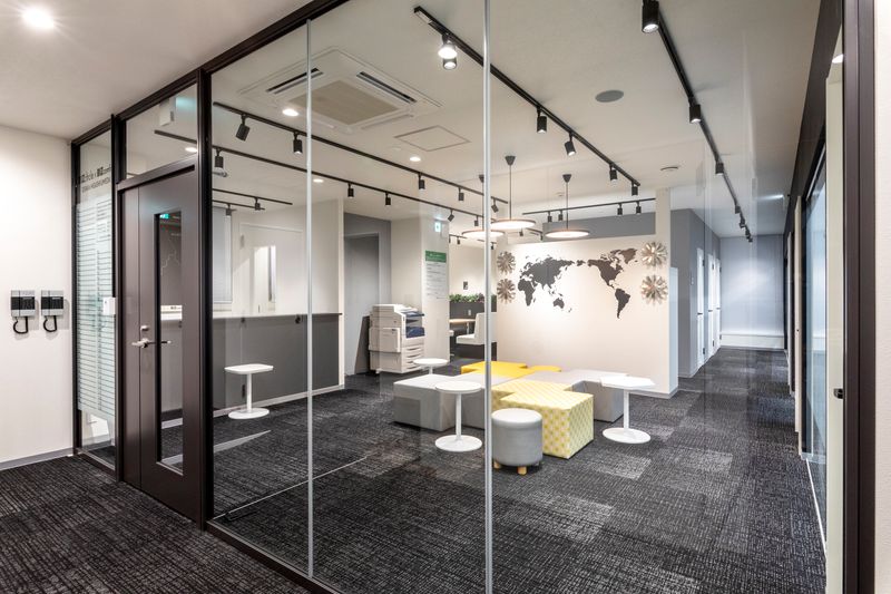 期間限定価格！6名用貸会議室 - BIZcomfort 大阪東梅田