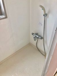 暖水冷水シャワー - スタジオ・ブロードウェイ 貸し会議室の設備の写真