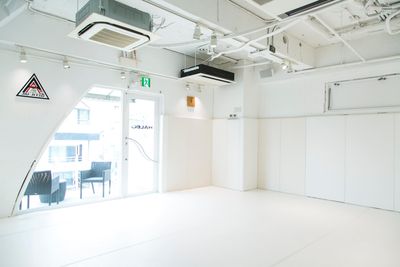自然光が入って明るいスタジオです。 - HALEO代官山スタジオの室内の写真