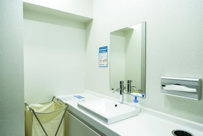 トイレももちろんあります。（写真は女子トイレの洗面台） - HALEO代官山スタジオの設備の写真