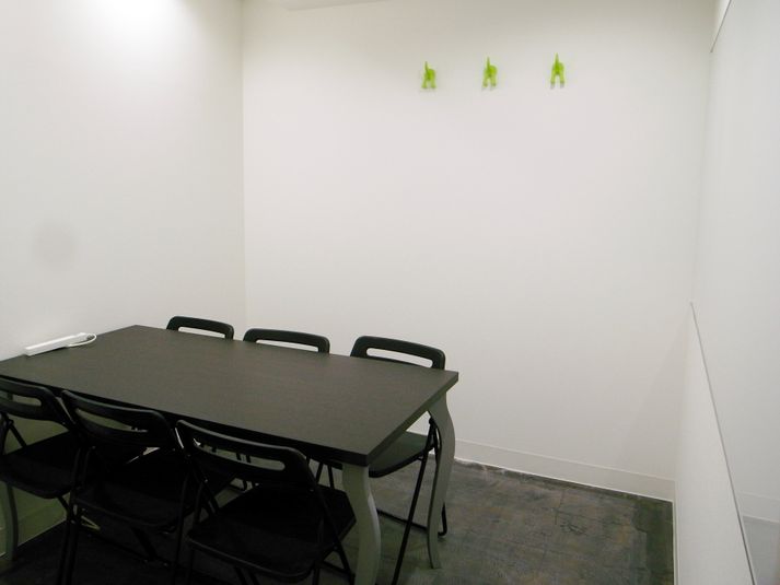 6名着席可 - レンタルスペース 　パズル浅草橋 セミナールーム・貸し会議室2Bの室内の写真